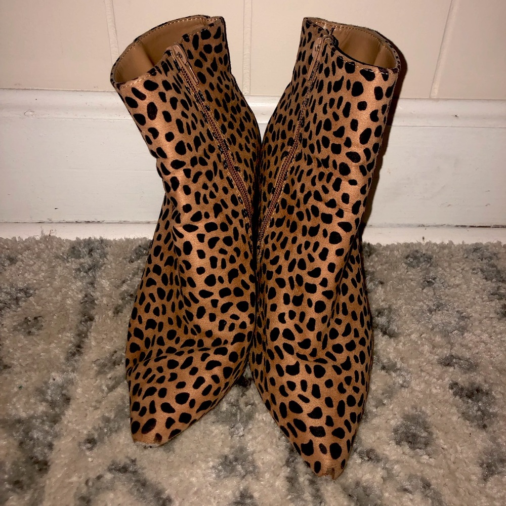 💕3/$19💕 Bamboo Leopard Ankle Boots